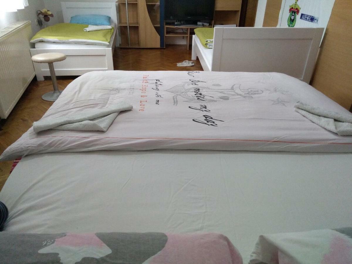 Hostel Lega House Osijek Bagian luar foto